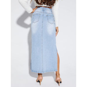 Mini-jupe en denim vieilli personnalisée pour femmes avec fermeture éclair, poches boutonnées, conception fendue et déchirée, jupes d'été en denim pour femmes - Product Image 1