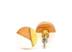 Un fournisseur indien offre un bouton de porte en bois de résine au design moderne personnalisable pour les armoires de cuisine et de chambre à coucher. - Product Image 4