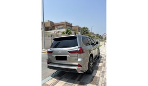 Toyota LX570 LX 2018 d'occasion GCC 4WD SUV avec sièges en cuir de régulateur de vitesse ACC Moteur à essence Euro6 - Product Image 5