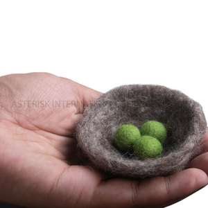 Juego de nido de pájaros de fieltro en miniatura de 3 agujas con huevos, decoración de Color verde, regalo de pájaro de fieltro de lana para amantes de los pájaros, colorido - Product Image 1