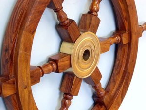 Timón de Barco de Madera Artesanal Náutico de 12 Pulgadas / Timón de Barco Pirata de Color Marrón, Decoración de Pared para el Hogar, Artículo de Regalo para Halloween - Product Image 3