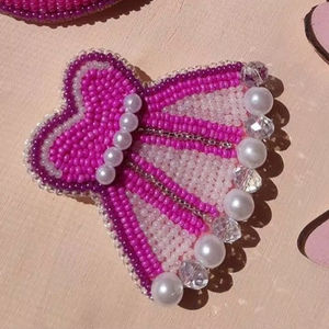 Porte-clés en alliage de qualité supérieure, taxi de New York, Noël, broderie perlée artisanale, charme tendance, élégant, à la mode, fantaisie, luxueux - Product Image 1