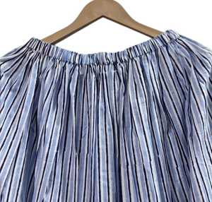 กระโปรงแม็กซี่ทรงบานลายทางสีน้ำเงินขาวพรีเมียม ผ้าเนื้อนุ่มเบาสบาย ดีไซน์จีบหรูหรา พร้อมขอบยางยืดสวมใส่สบาย - Product Image 3