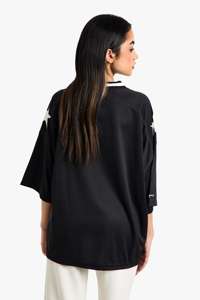 Maillot de football surdimensionné personnalisé pour femme 2025, col en V, slogan universitaire, sublimation intégrale premium, respirant, fabriqué au Pakistan - Product Image 2