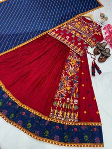 Navratri Lehenga con rayón puro y trabajo Gamthi intrincadamente bordado - Product Image 6