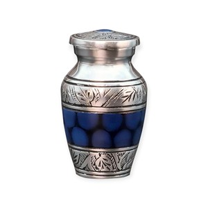 Urna Conmemorativa Elegante de Color Marfil y Plateado para Cenizas con Banda Floral y Acabado Liso - Product Image 6