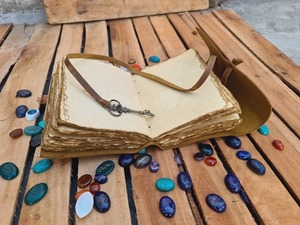 Diario de cuero en relieve de Lobo, cuaderno de notas, libro de invitados de boda Grimoire - Product Image 5