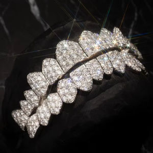 Grillz en argent sterling plaqué rhodium de haute qualité avec diamant moissanite VVS taille brillant rond, 24 dents - Product Image 1