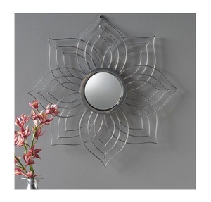 Art mural décoratif en métal de fer à motifs floraux magnifiquement conçu, parfait pour les espaces de salon et de couloir élégants - Product Image 1