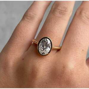 Anillo de Compromiso con Diamante de Laboratorio Certificado por IGI de 2.50 ct, Color D-E-F, Claridad VVSVS, Forma Ovalada, Disponible en Oro o Platino - Product Image 4