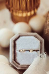 Bague ouverte en or blanc massif 10 carats avec baguette et bague de fiançailles et de mariage en diamant de laboratoire de taille ronde - Product Image 4