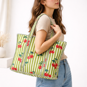 Bolso Tote grande Whimsical Block Print Cherry-Verde y blanco sostenible - Product Image 2