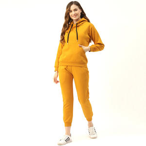 Nouveau élégant Logo personnalisé survêtement et jogging survêtement 2 pièces ensemble femmes velours survêtements pour femmes ensemble pistes - Product Image 1