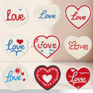Patch brodé personnalisé en forme de cœur pour vêtements de mode - Product Image 2
