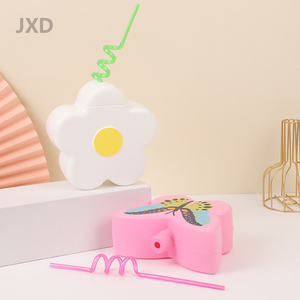 JUXINDA Gobelet en plastique en forme de fleur de papillon avec paille Verres décoratifs réutilisables pour jus de fruits et smoothies de fête - Product Image 1