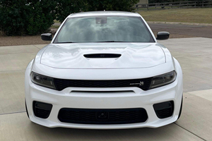 Dodge Charger Swin-ger Edición Especial 2023, Paquete Widebody, Limpio por Dentro y por Fuera - Product Image 2