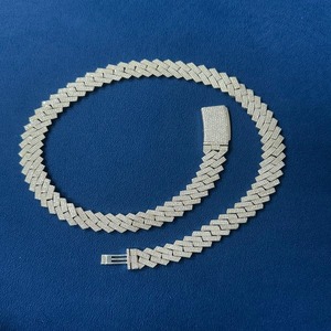 Chaîne cubaine en diamant Moissanite de finition de luxe avec une brillance longue durée sans rouille, parfaite pour les événements de mode, les anniversaires et les vêtements quotidiens - Product Image 2