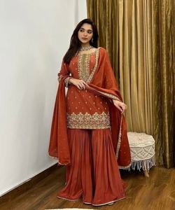 Traje Sharara rico bordado con top Dupatta y Chinon a juego, perfecto para celebraciones y funciones - Product Image 2