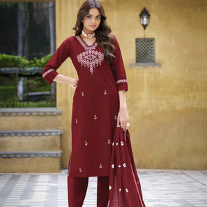 Vente en gros de bas Kurti de travail en fil de coton de qualité supérieure avec vêtements de fête de la collection Dupatta vêtements indiens et pakistanais - Product Image 1