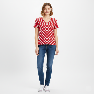 ผู้ผลิตเสื้อผ้ากัมพูชา เสื้อยืดคอวีลายทางเฉียงสีแดงขาวสำหรับผู้หญิงใส่หน้าร้อน ผ้า CVC ระบายอากาศได้ดี ส่งออกไปยังสหภาพยุโรป/แคนาดา/สหรัฐอเมริกา - Product Image 1