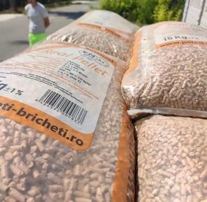 Granulés de litière hygiéniques en bois pour chats et petits animaux, à base de flocons de neige, en vente - Product Image 5