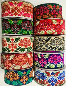 Tissu de dentelle de broderie Jacquard personnalisé de haute qualité Design floral élégant et doux au toucher pour vêtements et robes - Product Image 4