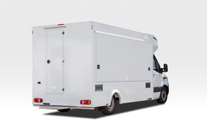Fourgonnette Food Truck Blanche 5,8m, Carrosserie en Aluminium, Style Moderne avec Espace de Préparation et Alimentation Intégrée pour Utilisation Extérieure - Product Image 4