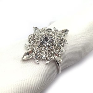 ที่ใส่แหวนผ้าเช็ดปากสไตล์ดั้งเดิมพร้อมงานประดับคริสตัลสำหรับงานแต่งงานของตกแต่งโต๊ะงานเลี้ยงโรงแรมทานอาหารดีไซน์หรูหรา - Product Image 6