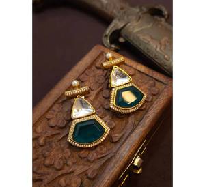 Pendientes de araña de diamantes verdes sin cortar estilo Polki de diseño personalizado hechos a mano, ropa informal ligera chapada en oro para mujer - Product Image 1