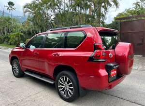 2022 para Toyota Land Cruiser Prado SUV Híbrido de Lujo, Motor Turbo Automático, Opciones de Interior Claro y Oscuro, Neumáticos R17/R18 - Product Image 3