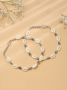 Elegante tobillera bohemia con conchas para mujer, hecha a mano, estilo playero, para uso diario, looks de verano y regalos. - Product Image 1