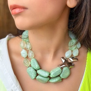 Collier personnalisé de perles en résine de style ange poli pour les femmes de luxe fabriqué à la main de meilleure qualité de l'Inde - Product Image 1