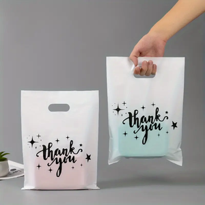 Sacs de courses en plastique réutilisables personnalisés avec poignée à patch pour les entreprises et la vente au détail - Product Image 3
