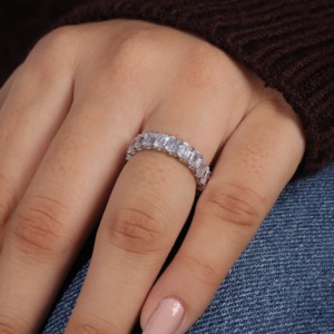 แหวนเพชรสีทอง18K ประดับเพชรเม็ดเดียวทรงมรกตแท้เพชรสีเงินแท้ - Product Image 3