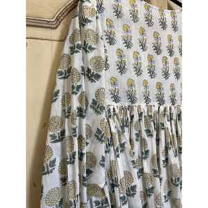 Top de Lino 100% con Estampado Floral de Girasoles para Mujer, Talla Única, Cuello con Lazo, Decoración Bordada con Lentejuelas, Disponible en Talla XL - Product Image 4