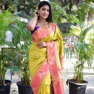 Saree en soie ethnique doux et écologique avec tissage Jari pur et motif floral Paithani Pallu pour toutes les occasions - Product Image 1