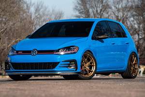 Volkswagen GTI Rabbit Edition 2019 d'occasion en bon état, boîte manuelle 6 vitesses, bleu bleuet, modifications performance - Product Image 3