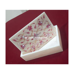 กล่องใส่เครื่องประดับทรงสี่เหลี่ยมผืนผ้า ทำด้วยมือ ลายดอกไม้ ประดับด้วยหินอ่อนธรรมชาติสีชมพูและมุก  ผิวมันเงา ใช้ตกแต่งบ้าน - Product Image 1