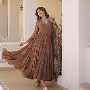 Premium Designer femmes longue Faux Georgette soie Saree broderie Zari paillettes et impression numérique pour mariage/fête" - Product Image 1