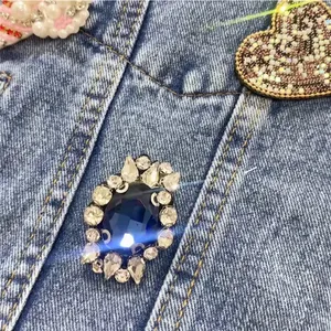 Veste pour femme en denim lavé perlé avec ceinture Vêtements d'extérieur élégants ornés de perles pour dames - Product Image 6