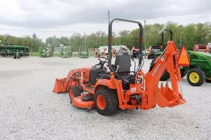 Tractor de ruedas Kubota BX23S usado de larga duración, modelo 2025, con 8HP de potencia nominal, cortacésped, cargador frontal e implementos de retroexcavadora. - Product Image 2