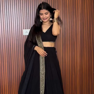 Vente en gros de haute qualité Heavy Art Silk Lehenga Choli Nouveaux designs de fête avec broderie pour les fêtes indiennes et pakistanaises - Product Image 1
