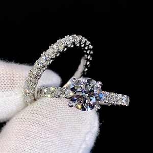 1.50Ct VVS Certified Women's Moissanite Anillo de compromiso de corte redondo GRA Certified Wedding & Anniversary Band Gift - Product Image 1