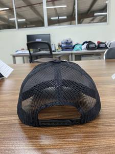 Casquette de camionneur texane noire structurée à 6 panneaux avec logo personnalisé, fabriquée dans l'usine Injae Vina, style quotidien à la mode pour tous - Product Image 4