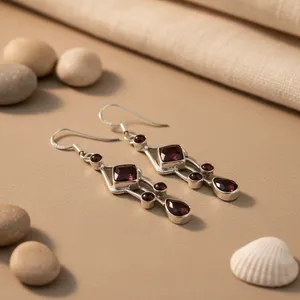 Boucles d'oreilles pendantes géométriques vintage en grenat, en argent 925, pour femme, à porter au quotidien, serti clos, du Rajasthan - Product Image 2