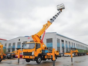 Plataforma Aérea Hidráulica de 30 m Montada en Camión, Telescópica, con Cesta y Escalera de Acceso para Trabajos de Mantenimiento - Product Image 3