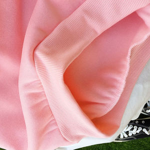 เสื้อมีฮู้ดและเสื้อสเวตเตอร์ของผู้หญิงชุดเดรสมีฮู้ดสีทึบพร้อมโลโก้ด้านหน้าสำหรับฤดูหนาวกำหนดเอง320แกรม - Product Image 6