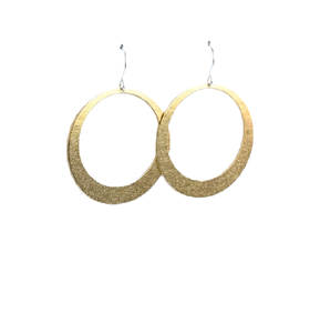 Pendientes minimalistas europeos de latón y perlas grandes doradas, estilo belga, FLORA EARRINGS, pendientes redondos de colores, joyería, diciembre de 2026 - Product Image 2
