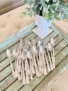 Ensemble de couverts en métal avec des poignées profilées, idéal pour les mariages, les fêtes, les cadeaux, les hôtels, les restaurants et les tables de luxe - Product Image 3