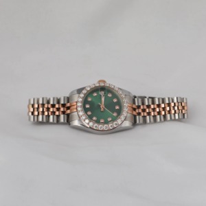 นาฬิกา Aurevail VVS Moissanite ตัวเรือนทองคำทรงแปดเหลี่ยมประดับเพชรเต็มหน้าปัดสีเขียว Sunray สายแบบ Integrated Link สปอร์ต นาฬิกาหรูสั่งทำพิเศษ - Product Image 1